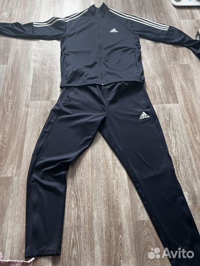 Спортивный костюм adidas