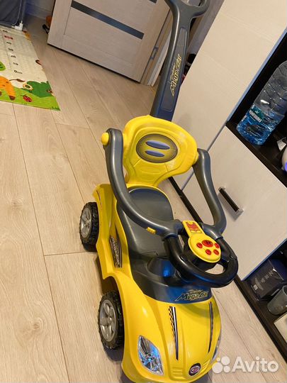 Детская машинка каталка с ручкой