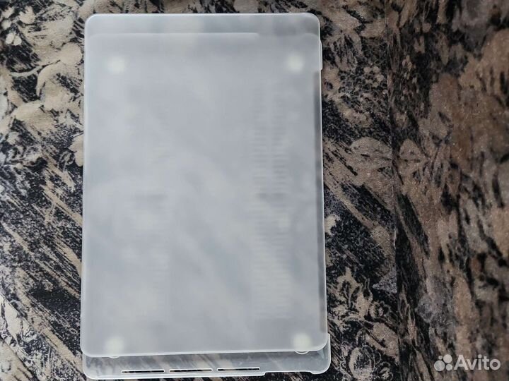 Чехол и накладки на MacBook pro13