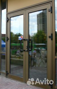 Дверь алюминиевая