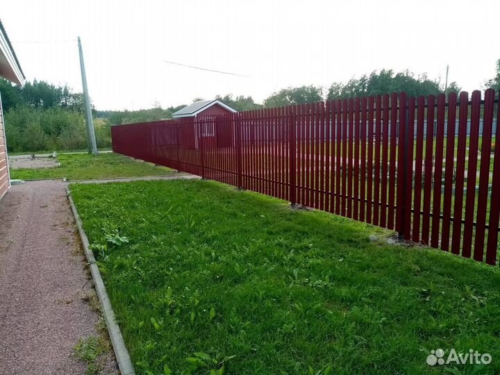 Забор из штакетника для дома