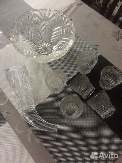 Хрустальная ваза, пивные кружки, рюмки