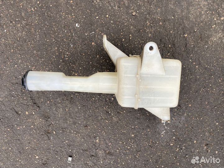 Бачок стеклоомывателя Toyota Vista SV35