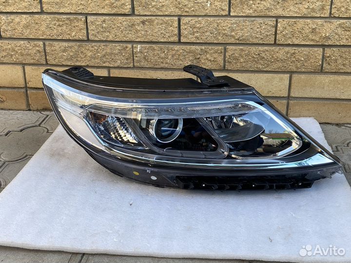 Фара правая галоген KIA Sorento 2 рестайлинг LED