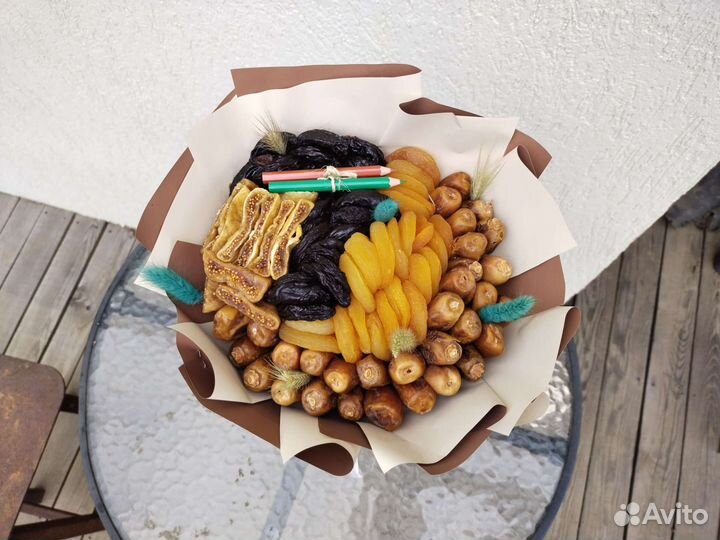 Букет из сухофруктов и орехов