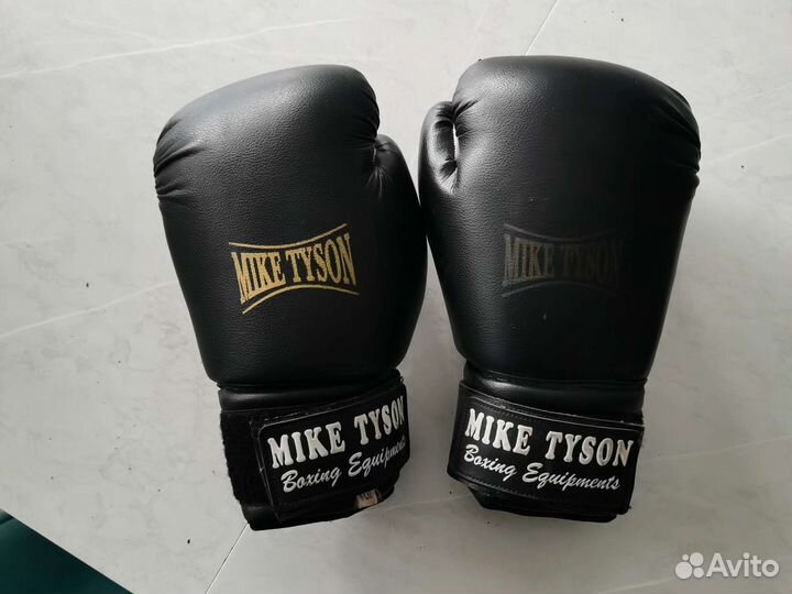 Боксерские перчатки
