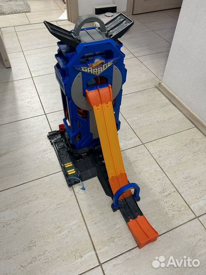 Hot wheels garage