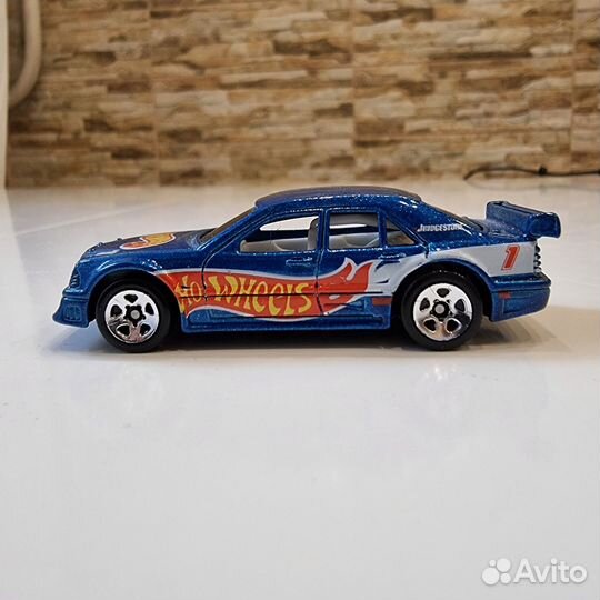 Mercedes-Benz 190E 2.5-16 Hot Wheels 1:64 распак