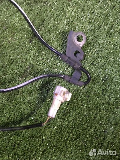 Датчик ABS передний левый Toyota Avensis AZT250