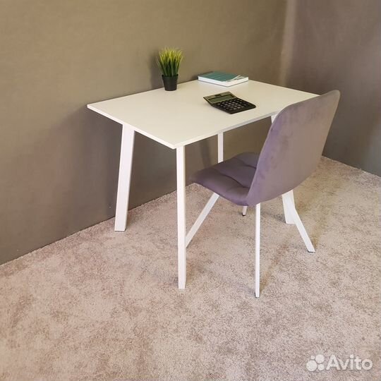 Компьютерный стол Ник 90*70 см. Белые ножки