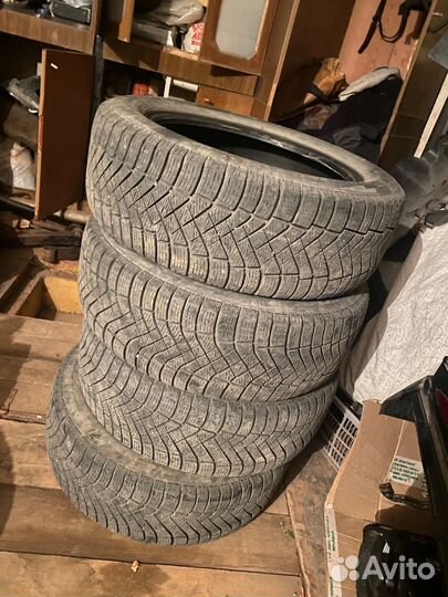 Pirelli Ice Zero FR 215/55 R17