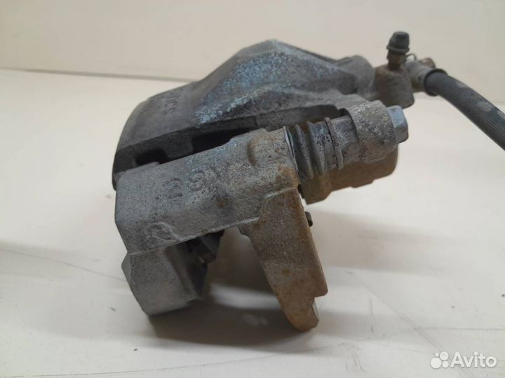 Суппорт передний левый Toyota Camry V50 2011-2017