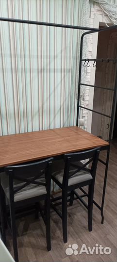 Стол с рейками для хранения IKEA и стулья