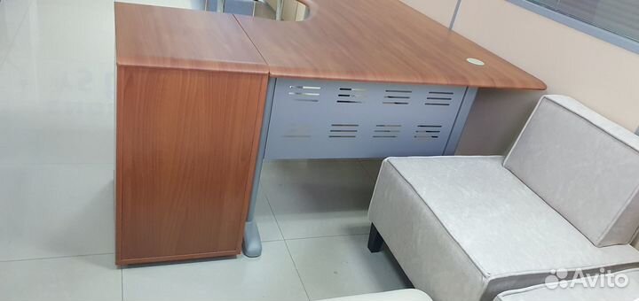 Компьютерный стол бизнес класса для офиса б/у