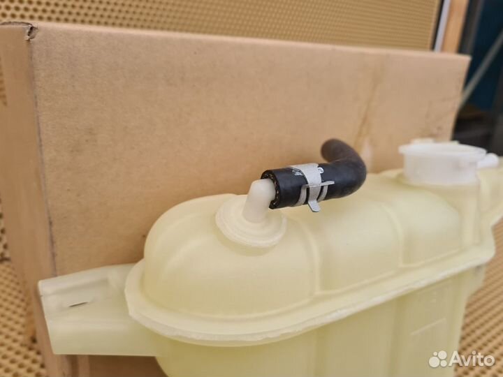 Бачок расширительный передний Infiniti G V36