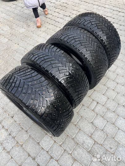 Michelin X-Ice North 4 225/50 R17