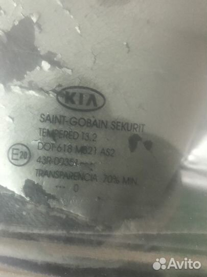 Заднее правое стекло кия спортедж 2