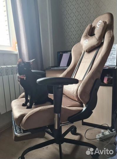 Офисное кресло (геймерское). Кресло для директора