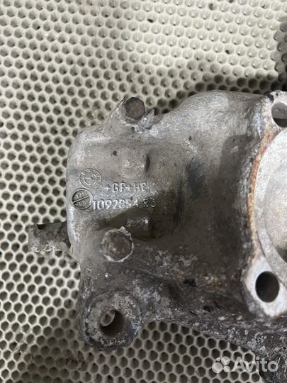 Передний правый кулак bmw e39