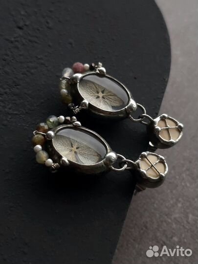 Серьги в винтажном стиле из стекла и бусин