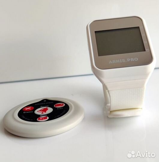 Комплекты вызова персонала: кнопка вызова и часы