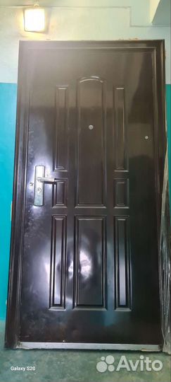 Дверь входная металлическая правая бу