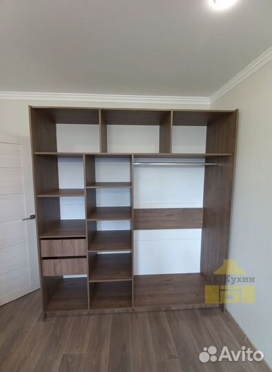 Зеркальный шкаф