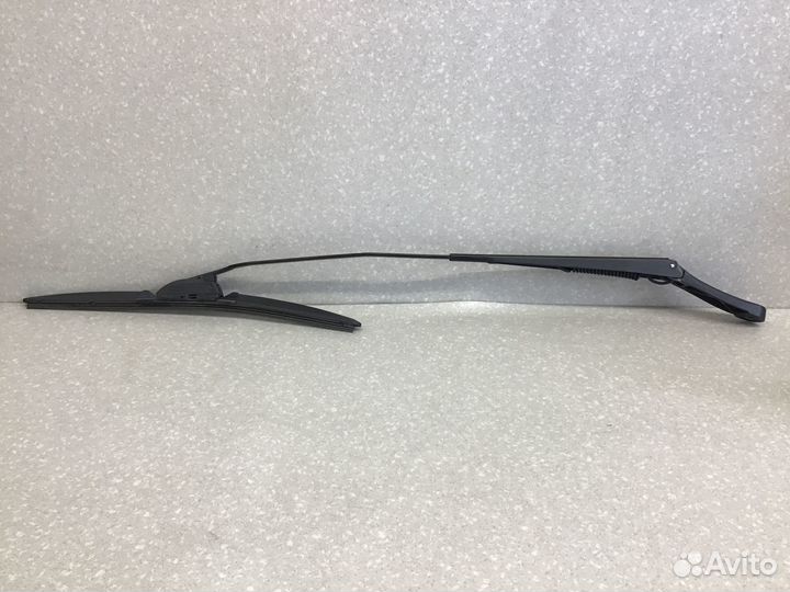 Поводок стеклоочистителя передний правый VW Polo