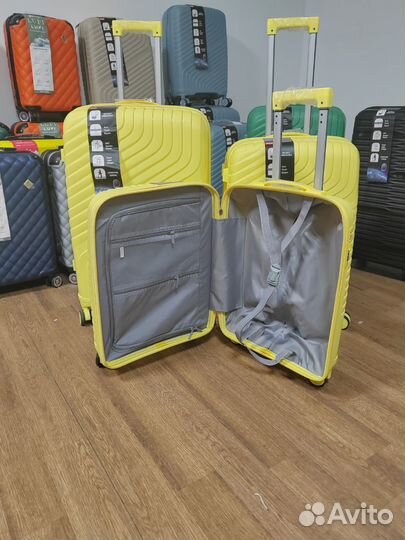 Чемодан на колёсах новые