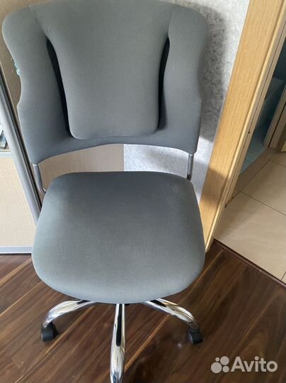 Стул кресло офисный на колесах
