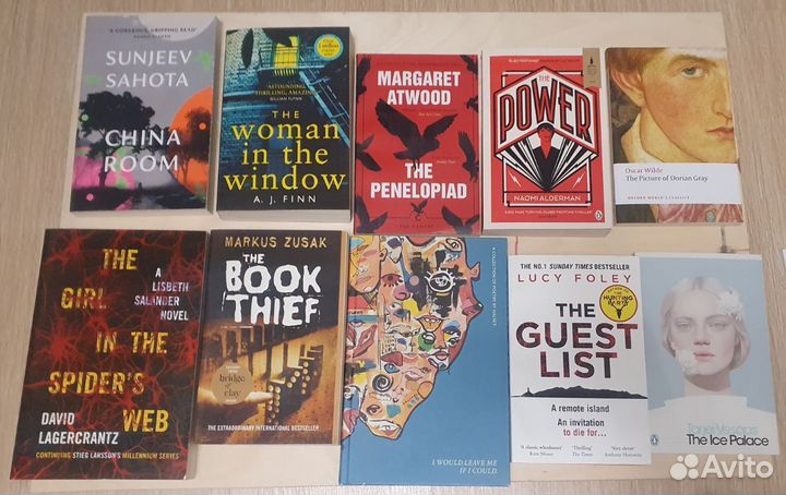 Много книг на английском