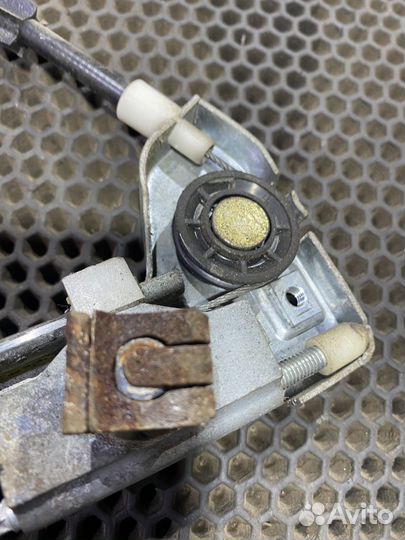 Стеклоподьемник передний левый Ауди 80 B4 Audi