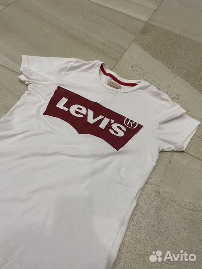 Футболка levis