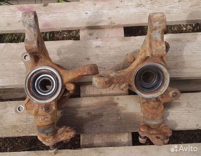 Кулак поворотный передний Тойота Карина ST190