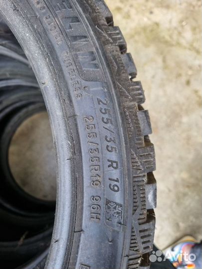 Michelin X-Ice North XIN3 225/40 R19 и 255/40 R19 93H