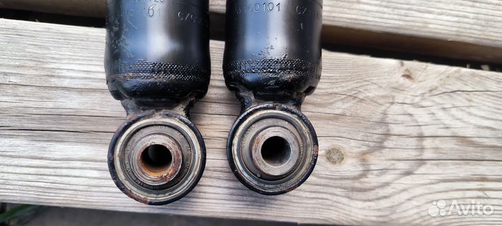 Амортизаторы задние б/у