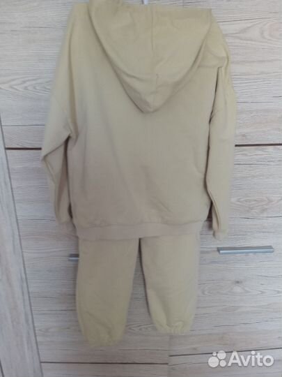 Спортивный костюм на девочкк