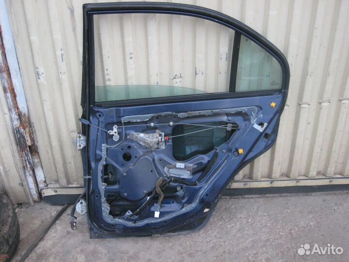 Дверь задняя правая Mitsubishi Carisma хэтчбек