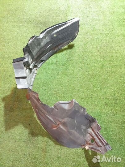 Подкрылок передний правый Nissan X-Trail NT30