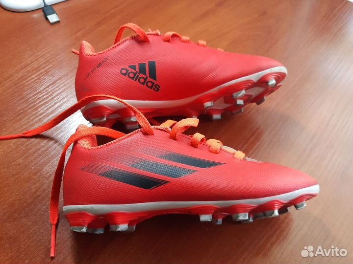 Футбольные бутсы adidas