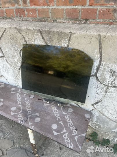 Стекло заднее левое на mitsubishi lancer 9