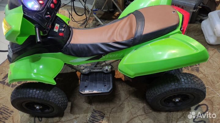 Детский электро квадроцикл с аб и зу. Б/У