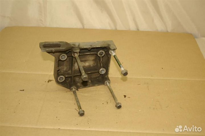 Кронштейн компрессора кондиционера Mazda 626 (GF