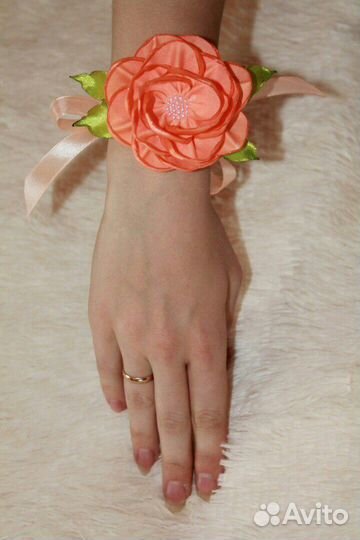 Украшение на руку для подружек невесты и бабочки