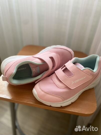 Кроссовки женские demix 35 размер