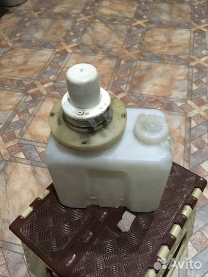 Бачек автомобильный омываля стекла