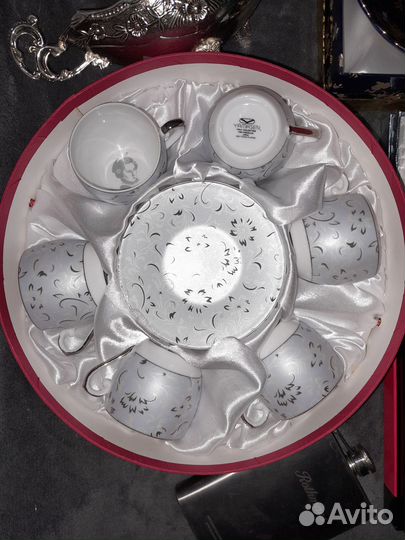 Сервиз, вазочки, кувшин, фляжки, ложечки (посуда)