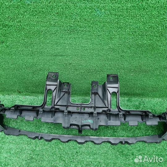 Кронштейн решетки радиатора Ауди Ку3 8u (2014-2018)