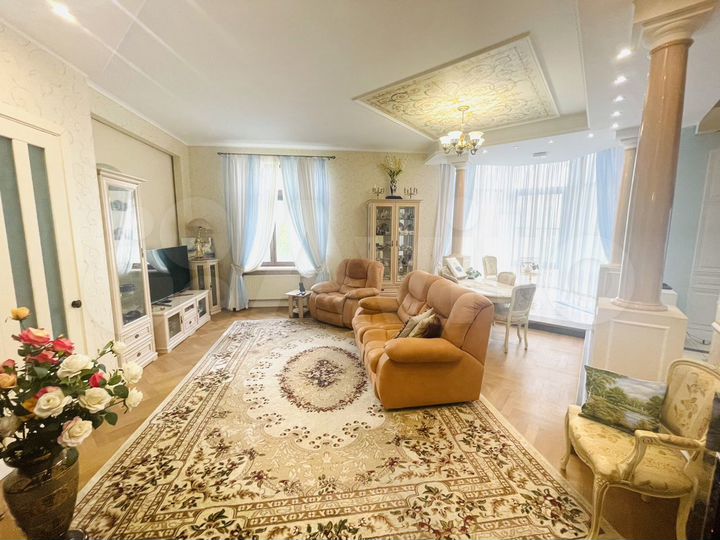 3-к. квартира, 131 м², 2/9 эт.