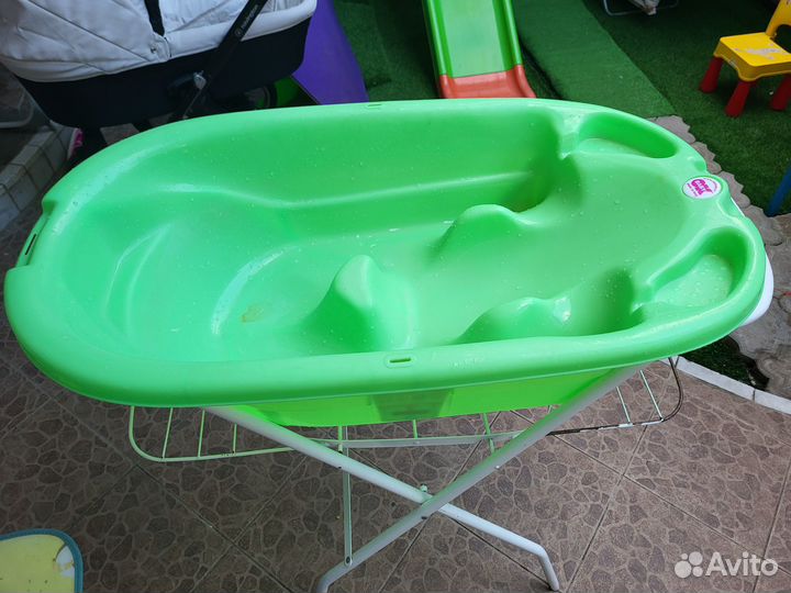 Анатомическая ванночка для купания детей с подстав